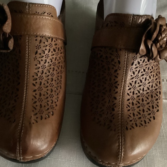 Spring Step Clog - Picture 3 of 6